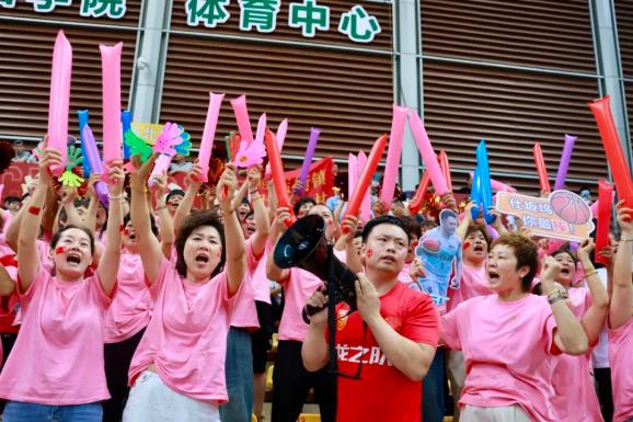 盛况空前！比赛现场座无虚席