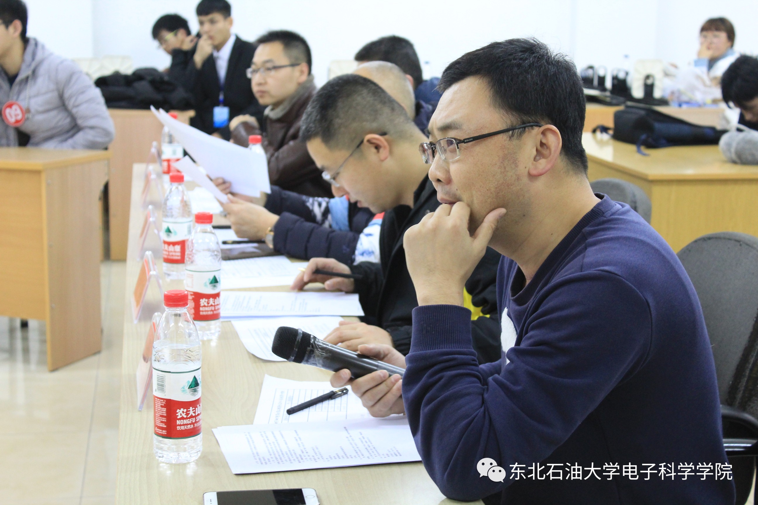 MK体育-势均力敌！双方强强对抗，一触即发