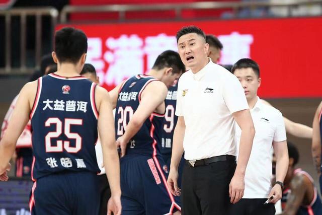 MK体育-贵州男篮斗志昂扬，主场击败对手取得胜利