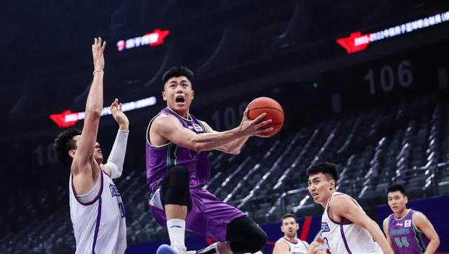 MK体育-火箭助教受伤，球员集体挺身相助