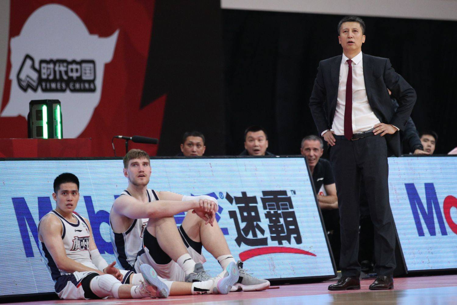 MK体育-辽宁主场逆袭，球员集体发挥优势实现大逆转