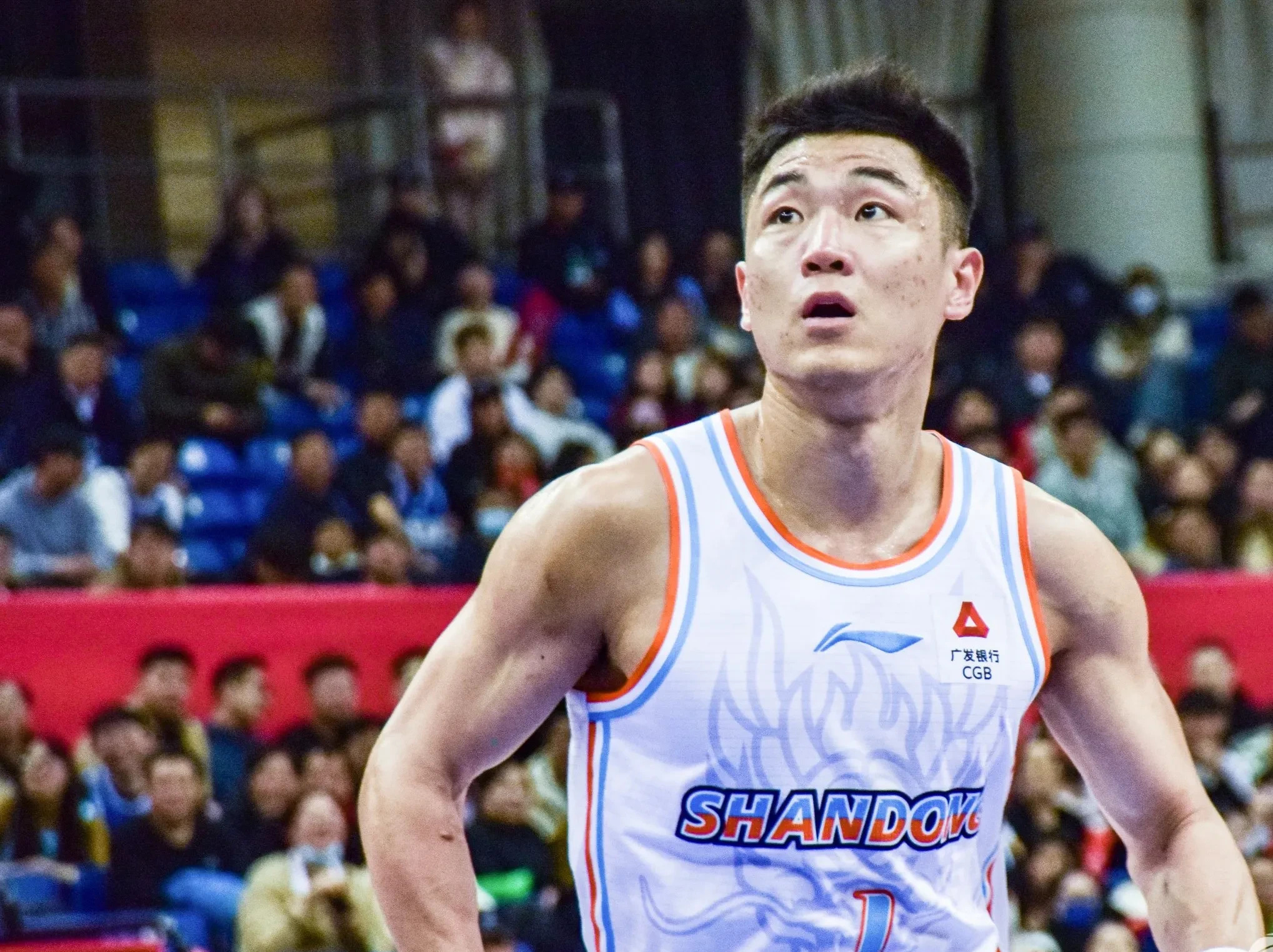MK体育-天津篮球队击败对手，跃升领先位置